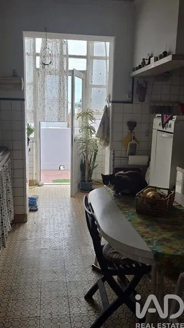 Küche; fliesenboden, tageslicht