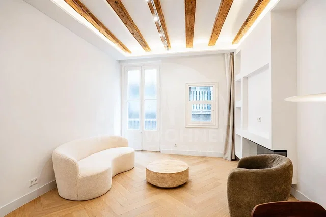 Living room; wood beams, natural light, modern style