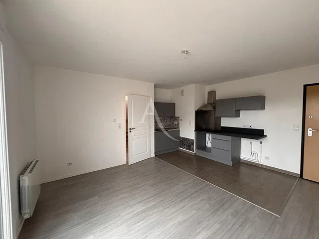 Wohnzimmer; küchengeräte, tageslicht, fliesenboden, holzboden