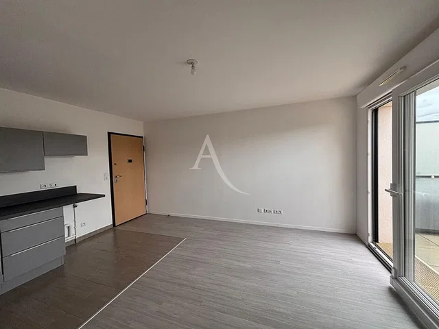 Wohnzimmer; fliesenboden, tageslicht