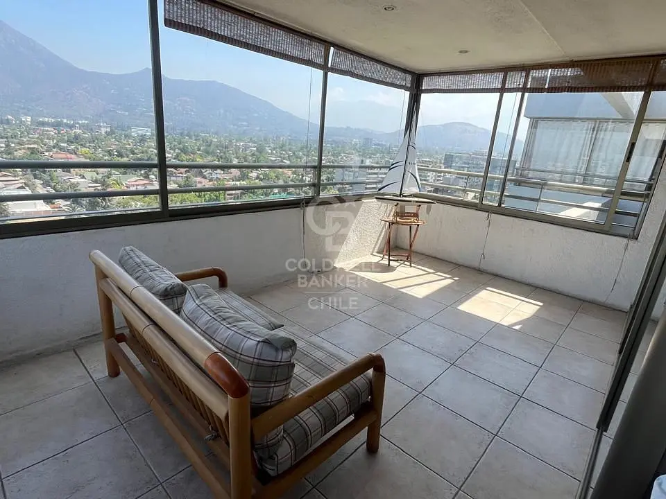 Balkon; manzara, fayans zemin, doğal ışık