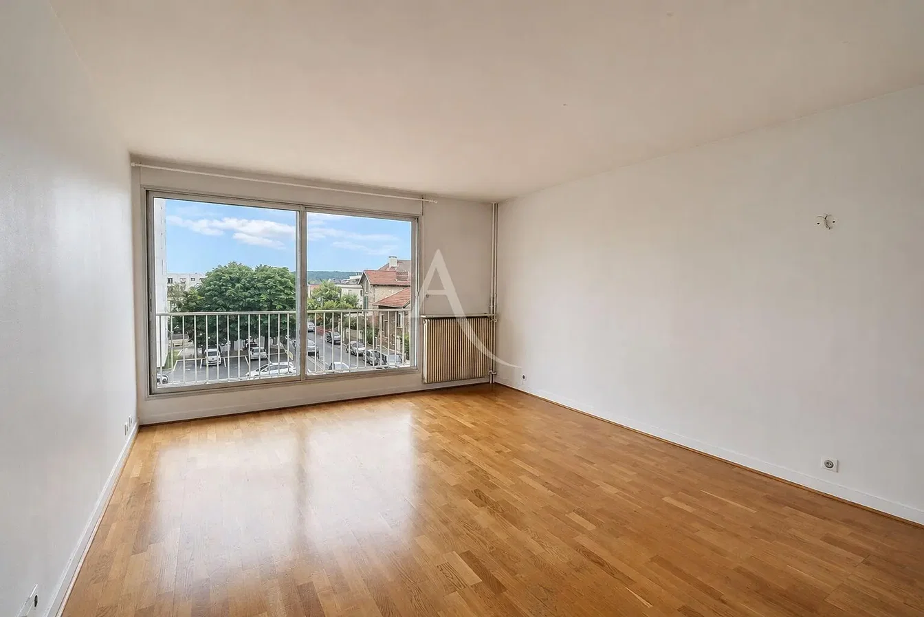Wohnzimmer; holzboden, blick, tageslicht