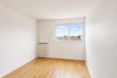 Schlafzimmer; holzboden, tageslicht, blick