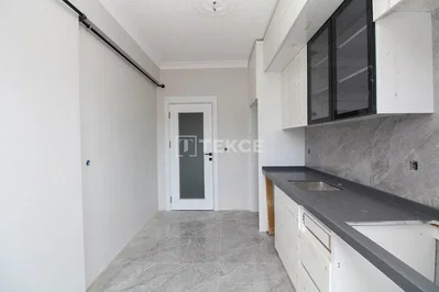 Cuisine; électroménager, carrelage, nécessite rénovation