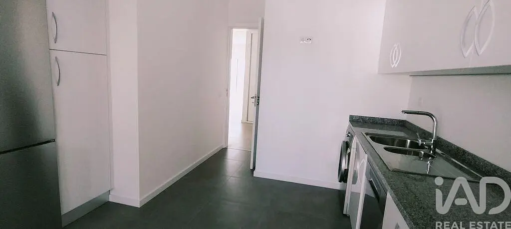 Küche; küchengeräte, fliesenboden, tageslicht