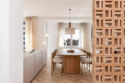 Salon; lumière naturelle, style moderne, parquet