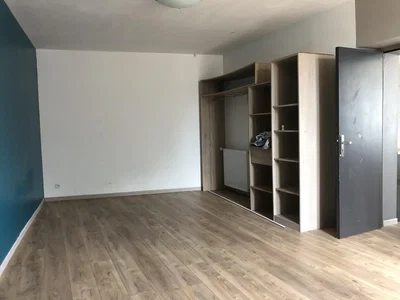 Schlafzimmer; holzboden, tageslicht