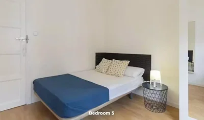 Chambre; parquet, lumière naturelle