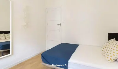 Chambre; parquet, lumière naturelle
