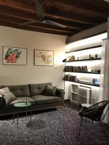 Salon; poutres en bois, lumière naturelle