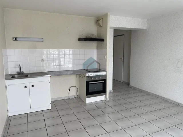 Keuken; tegelvloer, keukenapparatuur