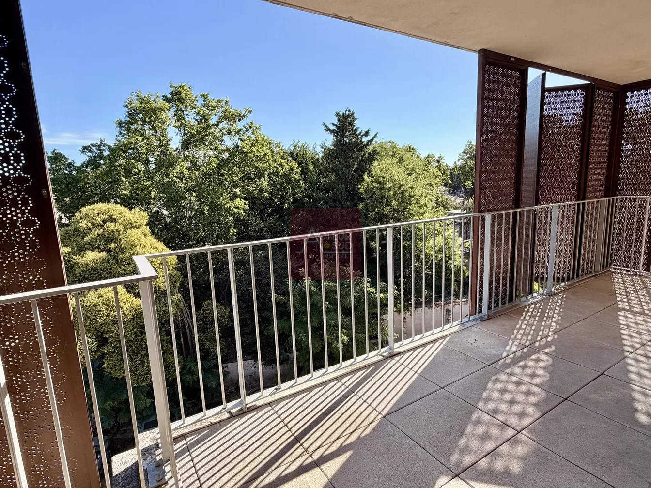 Balcony; view, natural light