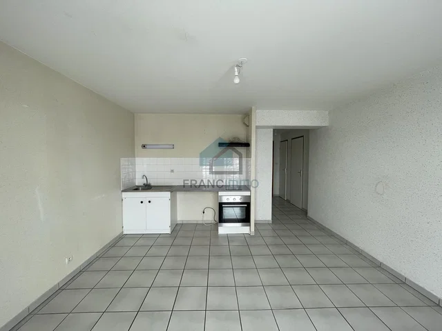 Keuken; tegelvloer, keukenapparatuur