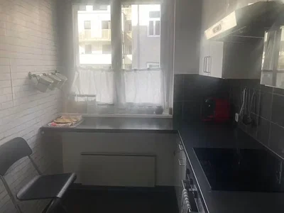 Kuhinja; kuhinjski aparati, prirodno svjetlo, pločice, potrebna renovacija