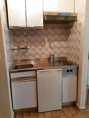 Küche; fliesenboden, küchengeräte