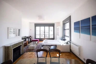Schlafzimmer; tageslicht, kamin, moderner stil
