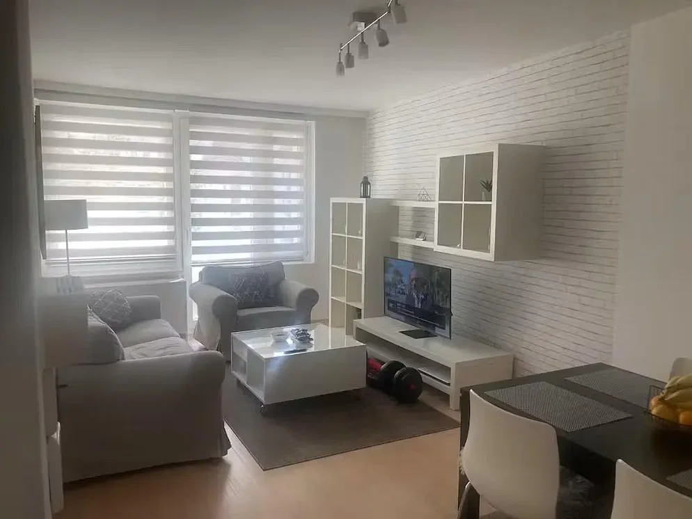 Dnevna soba; prirodno svjetlo, pločice