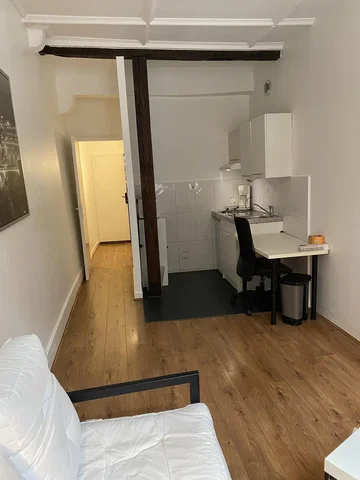 Wohnzimmer; holzboden, tageslicht