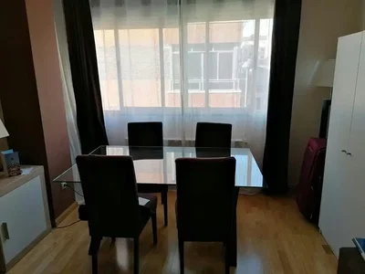 Wohnzimmer; holzboden, tageslicht