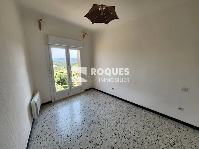 Altro; pavimento in piastrelle, vista, luce naturale