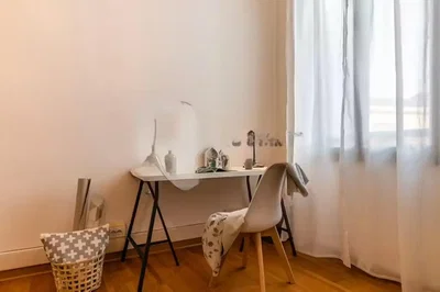 Kinderzimmer; holzboden, tageslicht