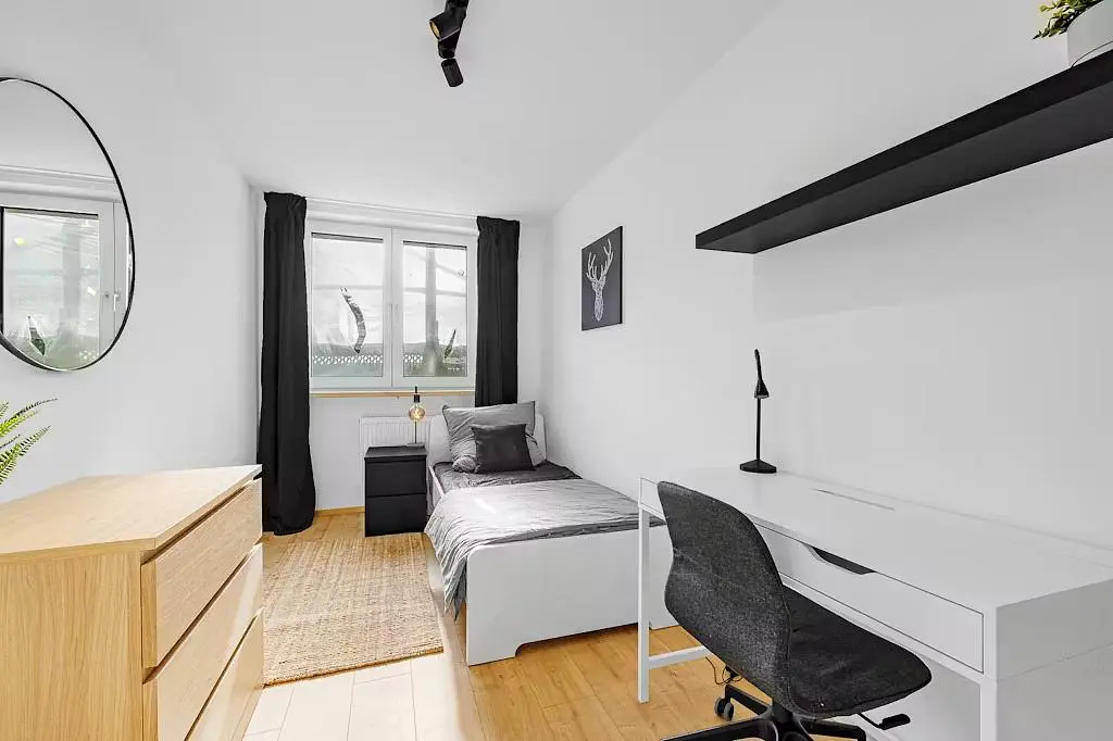 Schlafzimmer; tageslicht, holzboden, moderner stil
