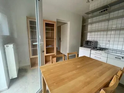 Küche; küchengeräte, fliesenboden, tageslicht
