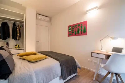 Schlafzimmer; tageslicht, moderner stil, holzboden