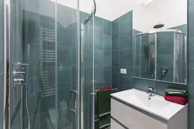 Banyo; fayans zemin, tadilatlı, doğal ışık