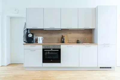 Küche; küchengeräte, holzboden, tageslicht, moderner stil, renoviert