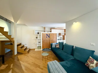 Wohnzimmer; holzboden, tageslicht