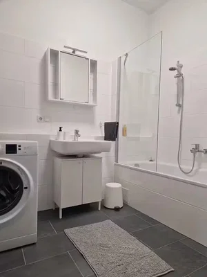 Badezimmer; fliesenboden, renoviert, tageslicht