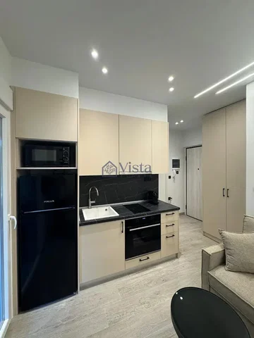 Küche; küchengeräte, fliesenboden, tageslicht