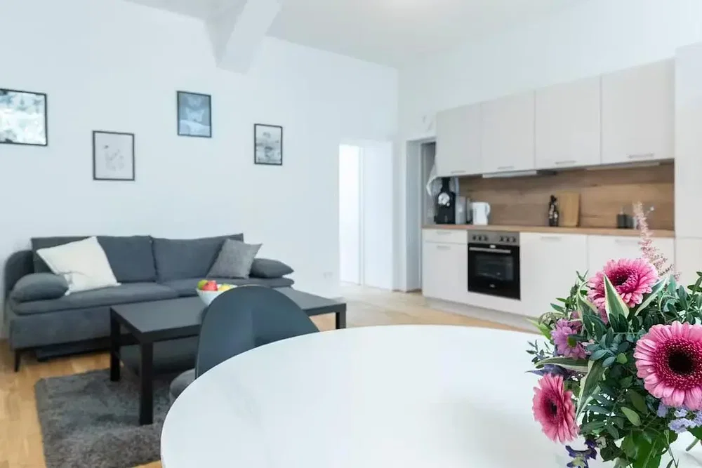 Living room; natural light, wood floor, modern style, kitchen appliances