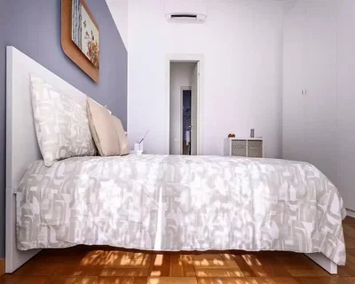Schlafzimmer; tageslicht, holzboden