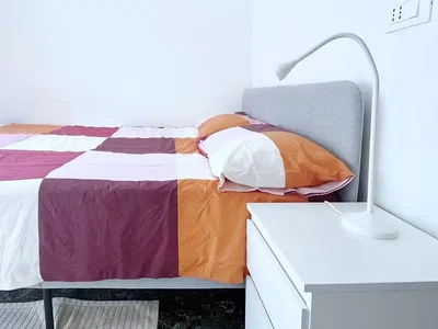 Camera da letto; luce naturale, stile moderno