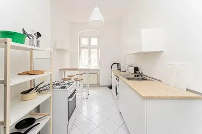 Küche; küchengeräte, tageslicht, renoviert, fliesenboden