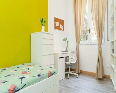 Schlafzimmer; tageslicht, holzboden