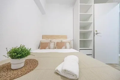 Schlafzimmer; tageslicht, moderner stil