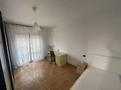Camera da letto; pavimento in legno, luce naturale