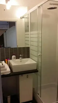 Badezimmer; tageslicht, fliesenboden