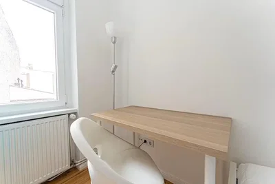 Schlafzimmer; tageslicht, holzboden