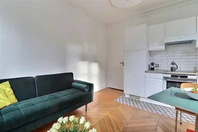 Dnevni boravak; moderan stil, drveni pod, prirodna svjetlost, kućanski aparati