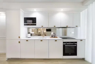 Cozinha; eletrodomésticos, chão de azulejo, luz natural, estilo moderno, renovado