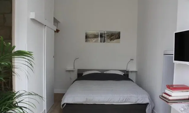 Spavaća soba; prirodno svjetlo, moderni stil