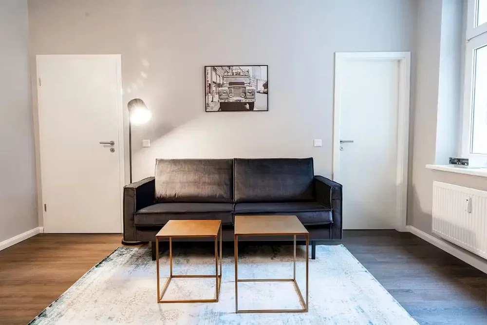 Living room; wood floor, natural light, modern style