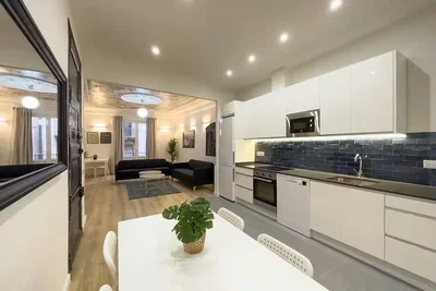 Küche; küchengeräte, holzboden, tageslicht, moderner stil, renoviert