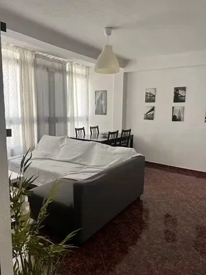 Obývací pokoj; přirozené světlo, dlažba