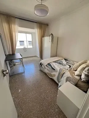 Spavaća soba; prirodno svjetlo, drveni pod