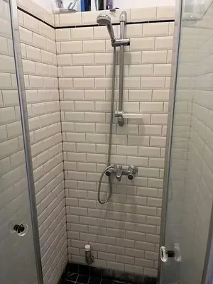 Toilette; fliesenboden